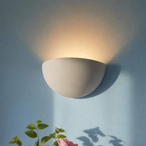 Organisk vägglampa Luna Pebble gipslampa, mjuk skulptural glöd (handgjord i Storbritannien, övermålningsbar yta, batteri- eller trådanslutna alternativ)