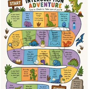 Può includere: Un poster colorato di un gioco da tavolo intitolato Interoception Adventure che presenta un percorso tortuoso con illustrazioni di dinosauri e suggerimenti testuali per la consapevolezza corporea. Il gioco include un cartello Start e Finish.