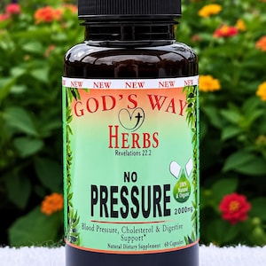 Puede incluir: Un frasco de plástico marrón oscuro con tapa negra de rosca y una etiqueta que dice God's Way Herbs, Revelations 22.2, No Pressure, 2000mg, Blood Pressure, Cholesterol & Digestive Support, Natural Dietary Supplement, 60 Capsules.