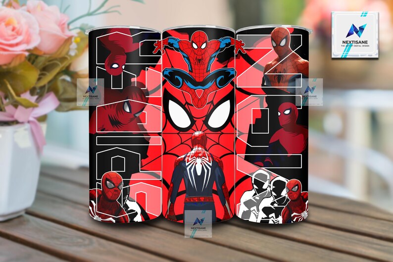 Puede incluir: Un vaso con un dise&ntilde;o de Spider-Man, que muestra al superh&eacute;roe en poses din&aacute;micas sobre un fondo rojo y negro. El dise&ntilde;o incorpora la m&aacute;scara y los motivos de telara&ntilde;a del personaje, con la palabra "NEXTISANE" visible.