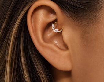 Brinco de argola para daith em ouro, piercing para daith em prata de lei 925, argola para cartilagem em formato de marquise, argola clicker com opala, joia minimalista para orelha