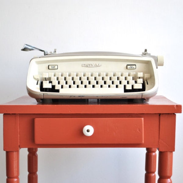 Vintage Royal Typewriter - Off White Royal Safari  with Portable Case