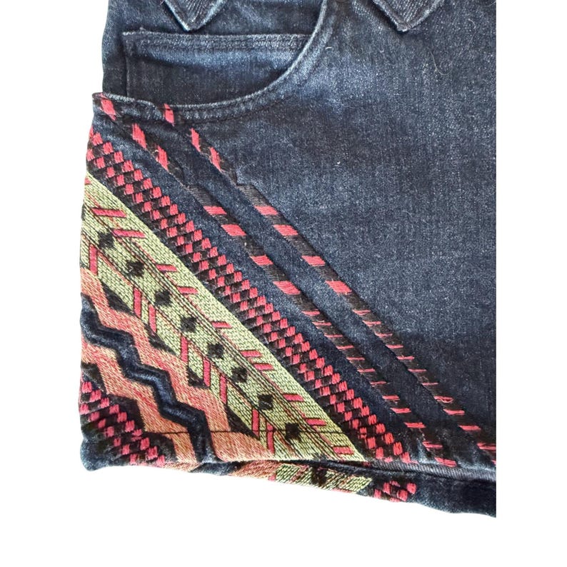 BDG Urban Outfitters Southwestern Inspired Embroidered Denim Shorts Size 29 image 3