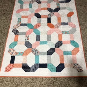 Patchwork throw quilt, homemade quilt, quilt for sale, Finishingstitch, modern quilt, baby quilt