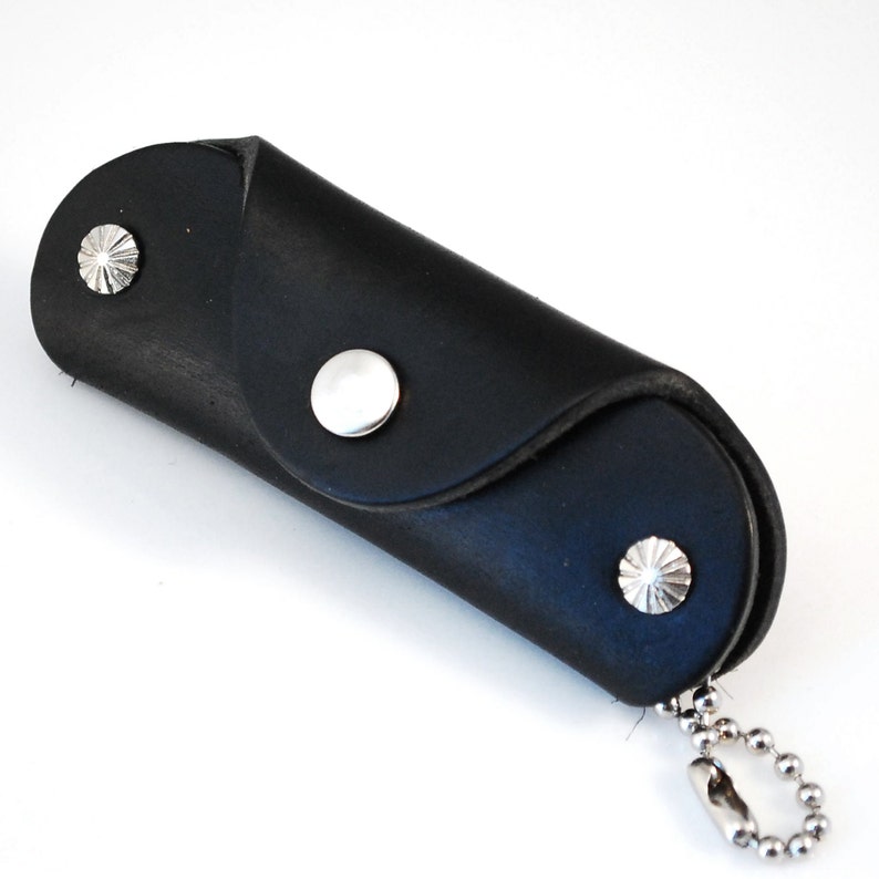 Black Horween Chromexcel Slim Leather Key Case. image 1