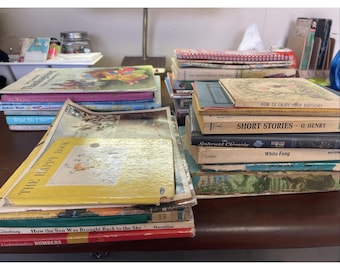 Lotto vintage di 30 libri di anni casuali per bambini/ragazzi/età prescolare BB6
