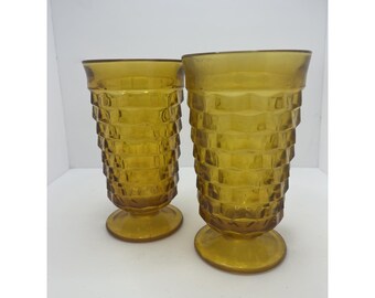 Set di 2 bicchieri da tè vintage in ambra cubista della colonia di Whitehall, Indiana, alti 15 cm, con stelo.