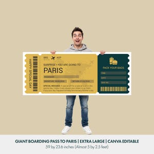 Op de afbeelding: Een grote gele en groene boarding pass met de tekst "SURPRISE! YOU ARE GOING TO PARIS." De pas is 150 cm bij 60 cm en bevat vertrek- en terugkeerdata, plus een speciale boodschap. De tekst "HAPPY SPECIAL DAY" is ook zichtbaar.