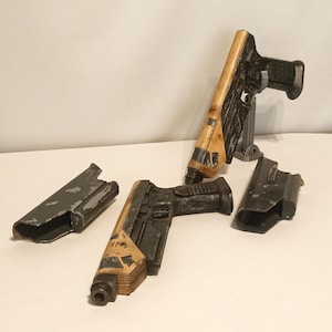 Mandalorian WESTAR-35 Blasters Set – Dual Pistols with Holsters – Hand Painted Cosplay Props – Star Wars Inspired LARP Weapons – 1:1 Scale