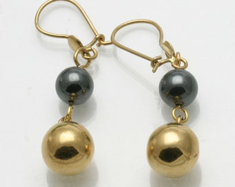 Vintage 18k yellow gold Black Bead Round Dangle Earrings long Estate