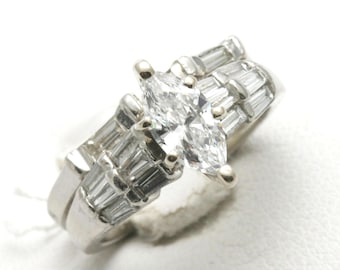 Anillo de compromiso vintage de platino de los años 30 con diamantes de talla baguette de 1,25 quilates, hecho a mano.