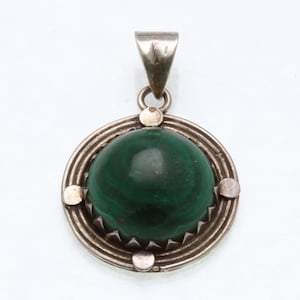 Vintage pendentif moderniste vert pierre d&#39;Eilat en argent sterling 925, domaine rond
