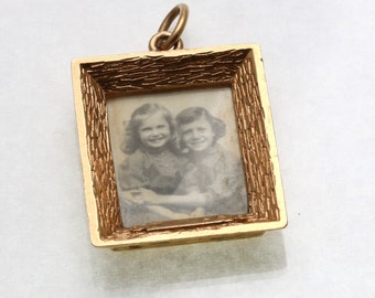 Vintage 14k yellow gold Picture Frame Pendant solid Estate Rotter