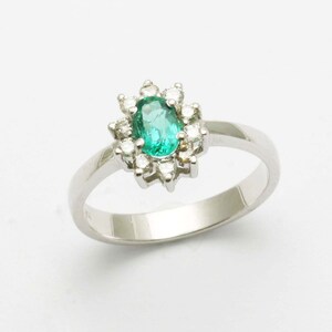 Handmade 18k white gold Green Emerald Diamond Flower Halo Ring cocktail