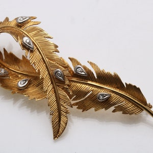 18K Yellow Gold Florentine Finish Feather Brooch