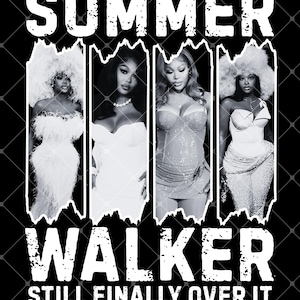Peut inclure: Un design graphique en noir et blanc avec le texte SUMMER WALKER STILL FINALLY OVER IT. L'image présente quatre panneaux verticaux, chacun contenant le portrait d'une personne dans des tenues différentes, dont une robe à plumes et un corset.