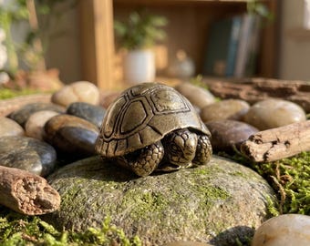 Figura de tortuga de latón macizo, pisapapeles de escritorio de metal de estilo antiguo.