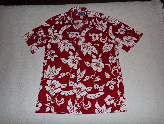 Hawaiian Shirt Rainbow Label Made In Hawaii - image 1