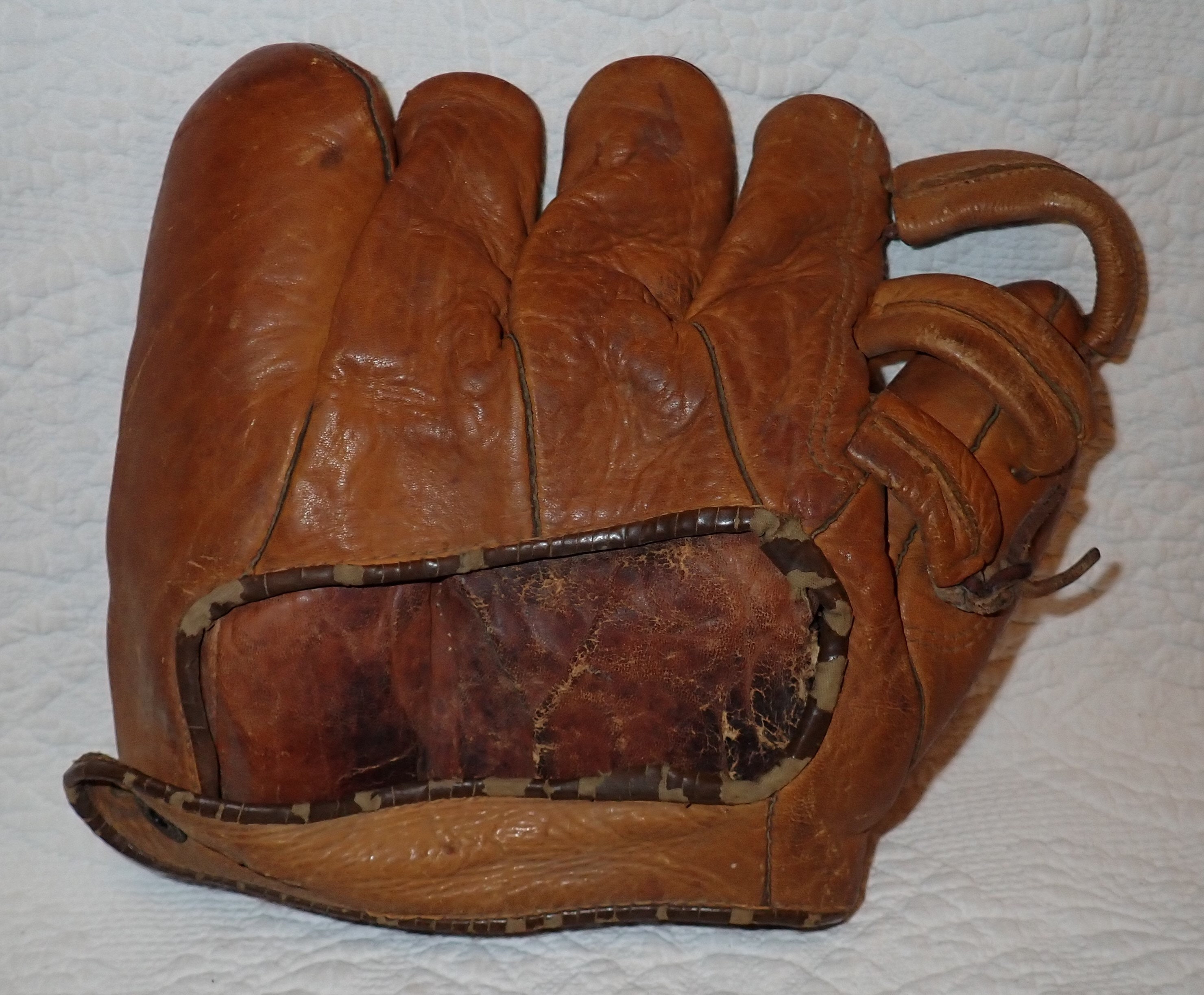 Vintage Pee Wee Reese Model 390 Leather Baseball Glove