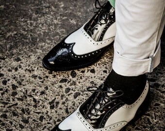 Handgefertigte Männer Flügelspitze Brogue Schwarz Weiß Lederkleid Schuhe Formelle Oxford Boot
