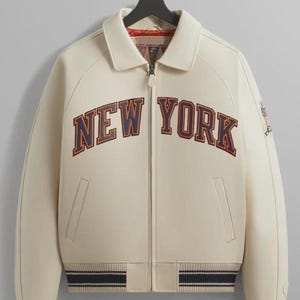 Chaqueta universitaria de cuero de los New York Knicks, estilo retro bomber de Kith Avirex imagen 2
