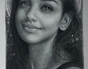Retrato de la Diosa de la Luna / Dibujo hiperrealista a carboncillo y grafito (Descarga digital)
