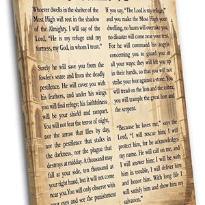 Puede incluir: Impresión en lienzo con el Salmo 91, presentado en un estilo vintage. El fondo tiene un tono sepia, y el texto está acompañado de ilustraciones de agujas de iglesia y cruces.