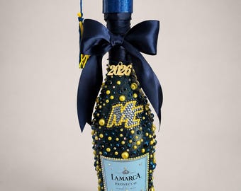 Botellas decoradas y personalizadas para la graduación de la promoción de 2026.