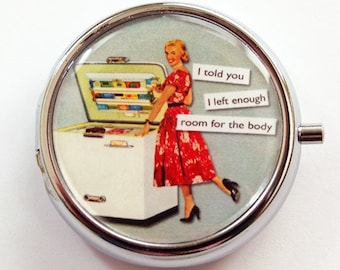 Funny Pill Case, Pill box, Pill Container, Pill Case, Retro, Housewife, Humor, Funny Pill box, Hide the body, Kellys Magnets (3924)