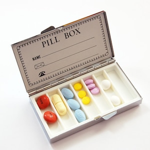 Pill case, 7 day, Pill box, 7 sections, Inspirational Saying, Create the Future, Kellys Magnets 3850 image 4