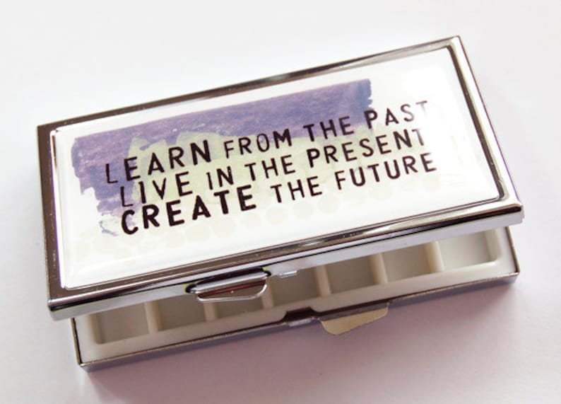 Pill case, 7 day, Pill box, 7 sections, Inspirational Saying, Create the Future, Kellys Magnets 3850 image 2