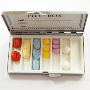 Pill case, 7 day, Pill box, 7 sections, Inspirational Saying, Create the Future, Kellys Magnets 3850 image 3