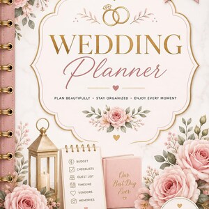 Op de afbeelding: Een spiraalgebonden trouwplanner met een witte marmeren achtergrond, roze rozen en gouden accenten. De omslag bevat de tekst "WEDDING Planner" met een ringpictogram, een lantaarn, een checklist, een klein roze boek en gouden trouwringen.