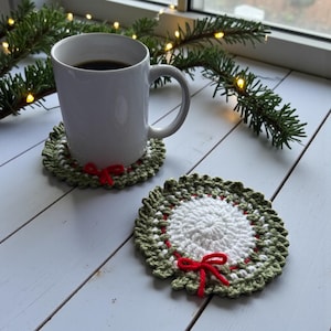 Merry Holly Christmas Wreath Coaster Crochet Pattern By Mushyy