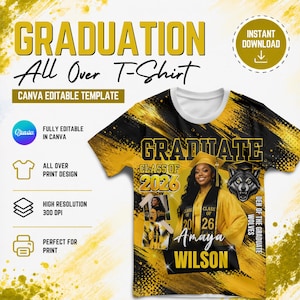 Może przedstawiać: Czarna i złota koszulka z nadrukiem z okazji ukończenia szkoły z napisem "GRADUATION All Over T-Shirt". Koszulka zawiera zdjęcie absolwenta, napis "GRADUATE CLASS OF 2026 Amaya WILSON" oraz grafikę wilka. Projekt jest edytowalnym szablonem Canva.