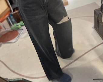 Ręcznie robione zniszczone dżinsy