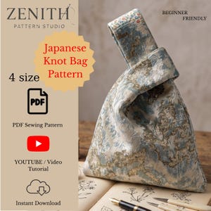 Può includere: Un modello di borsa a nodo giapponese con un design floreale e paesaggistico nei toni del blu, beige e verde. L'immagine include il testo "Japanese Knot Bag Pattern" e "Beginner Friendly". Il modello è disponibile in 4 misure.