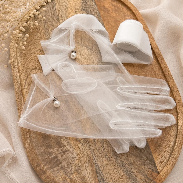 Tulle Bridal Gloves with Pearls – Elegant Bridal Gloves for Weddings, Editorial Gloves – Bridal Accessories – Bridal Gift