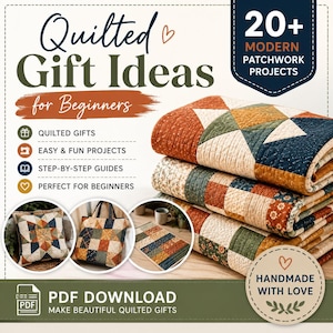 Op de afbeelding: Een digitale gids getiteld Quilted Gift Ideas for Beginners met meer dan 20 moderne patchworkprojecten. De afbeelding toont een stapel van drie gevouwen quilts in aardetinten, een kussen, een draagtas en een tafelloper met PDF-tekst.