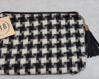 Classic Black/White Houndstooth Pouch Bag With Wristlet