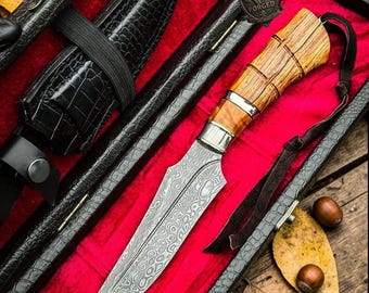 Damascus Steel Hunting Knife with Wooden Box, Leather Sheath – Outdoor Camping Tool