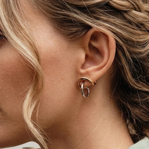 Pendientes de botón de metal mixto chapados en oro de 18 quilates, pendientes trepadores de aro minimalistas e impermeables únicos, pendientes trepadores con cierre de palanca originales