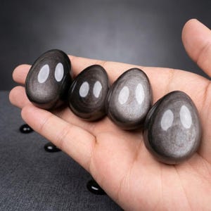 Silverglans Obsidianägg, Polerad Skyddssten, Metafysisk Kristalldekor, Äggformad Palmsten, Häxaltartavla, Gåva till Henne