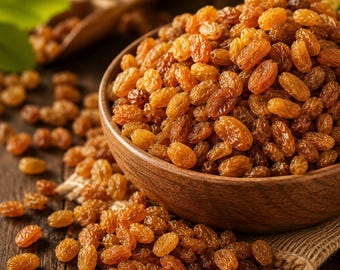 Pasas doradas turcas secadas al sol, snack dulce natural, vegano, sin aditivos.
