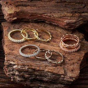 Personalisiertes Stapelring-Set, Ring mit Namensgravur, gedrehter Ewigkeitsring, zarter Schmuck aus Sterlingsilber, Geburtstagsgeschenk für Sie