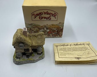 David Winter Cottages The Village Shop w/ Box & COA Center of the Village 1982