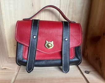 Crea la tua borsa in pelle Scoty personalizzata. Riceverai i file digitali per i modelli e le istruzioni complete per l'assemblaggio del prodotto.
