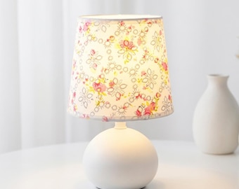 Niedliche Tischlampe mit Blumenmuster, kleine Retro-Nachttischlampe, verspielte Pastell-Zimmerdekoration, Nachttischlampe fürs Kinderzimmer, ästhetisches Geschenk für Mädchen
