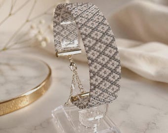 White Gray Peyote Bracelet Pattern PDF, Odd Count Bead Weaving Pattern, 15 Beads Wide Miyuki Delica Bracelet Tutorial, Instant Download