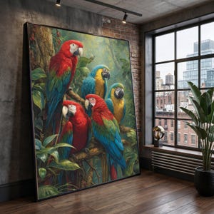 Puede incluir: Gran lienzo enmarcado que presenta una pintura vibrante de varios loros. Los loros muestran una mezcla de plumaje rojo, azul, amarillo y verde, posados en una rama de árbol en medio de un exuberante follaje verde. La obra de arte se exhibe en una habitación con una ventana.